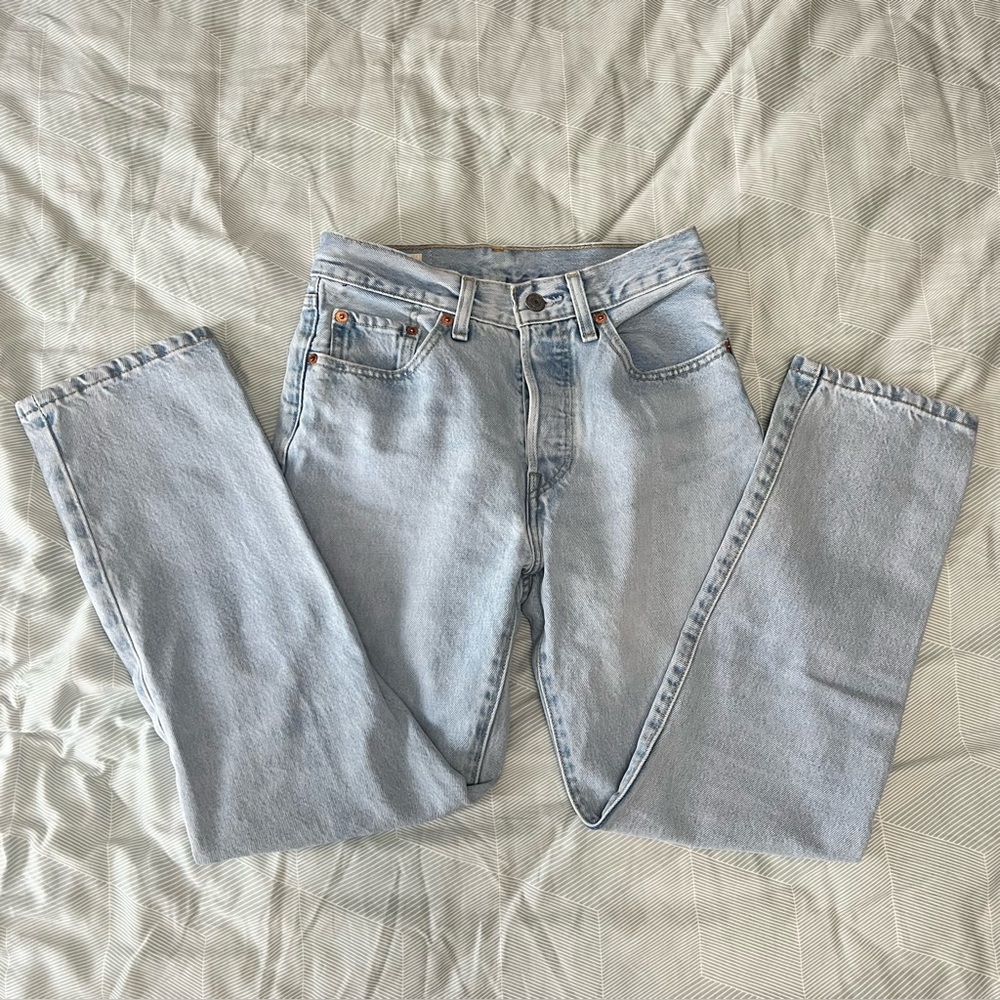 LEVI’S Women’s 501 Jeans, Straight Leg,  Light Blue Size 25x26